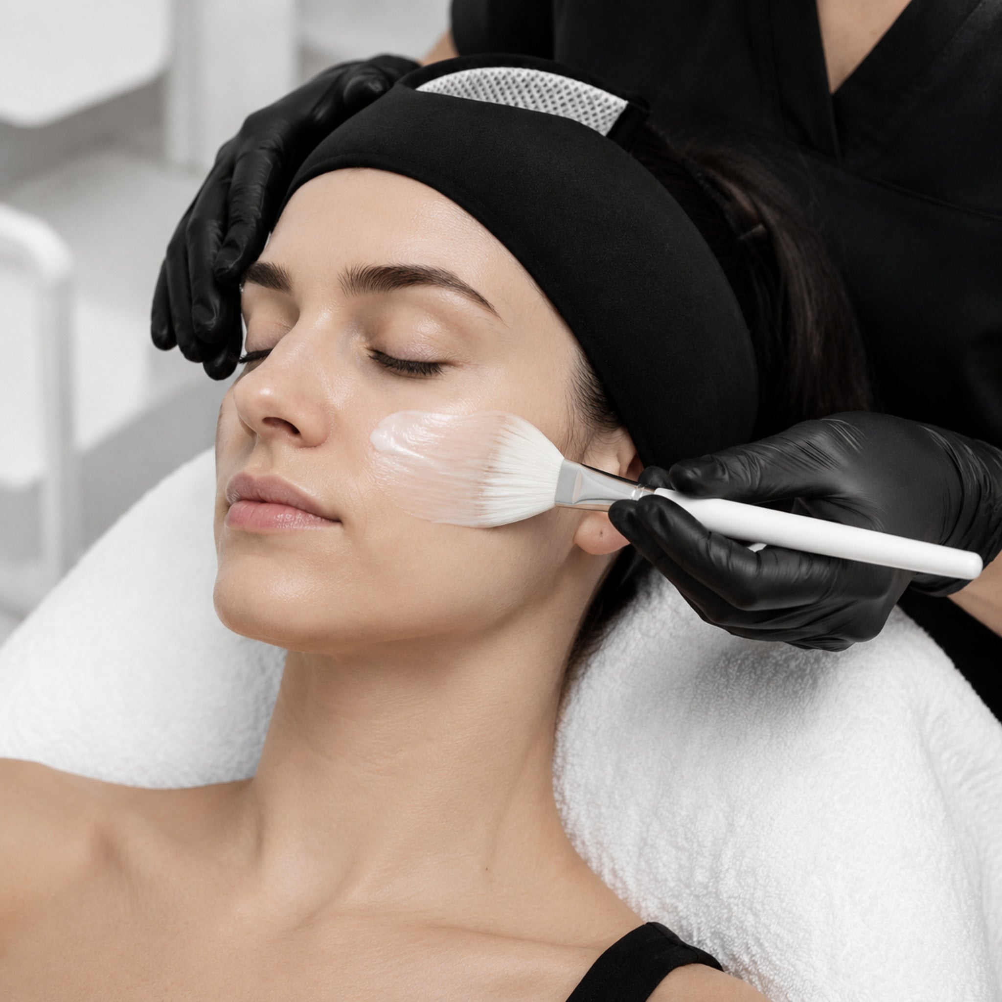 Bandeau Halo Ergonomique – Maintien Souple et Élégant pour Routine Beauté
